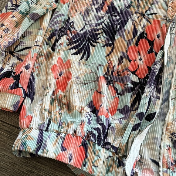 Jacket - Picture 5 of 6